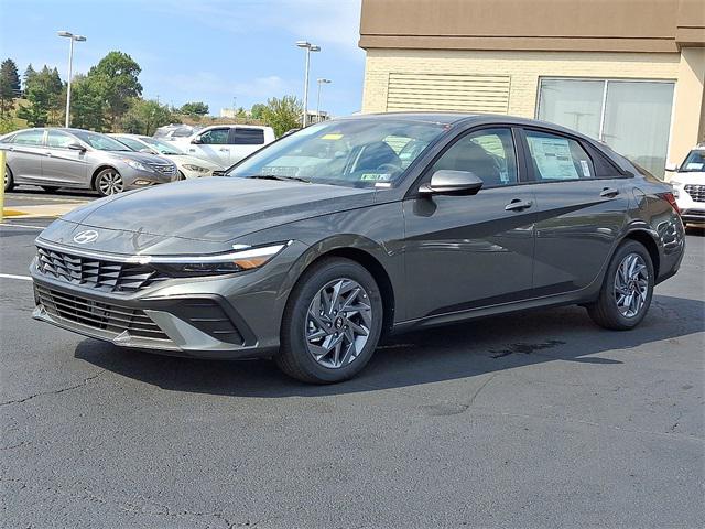 2025 Hyundai Elantra Blue SEL Sport photo 2