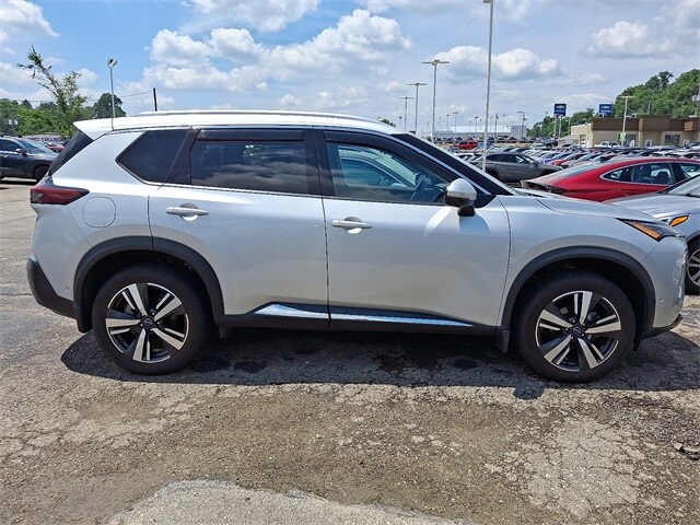 2023 Nissan Rogue SL photo 2