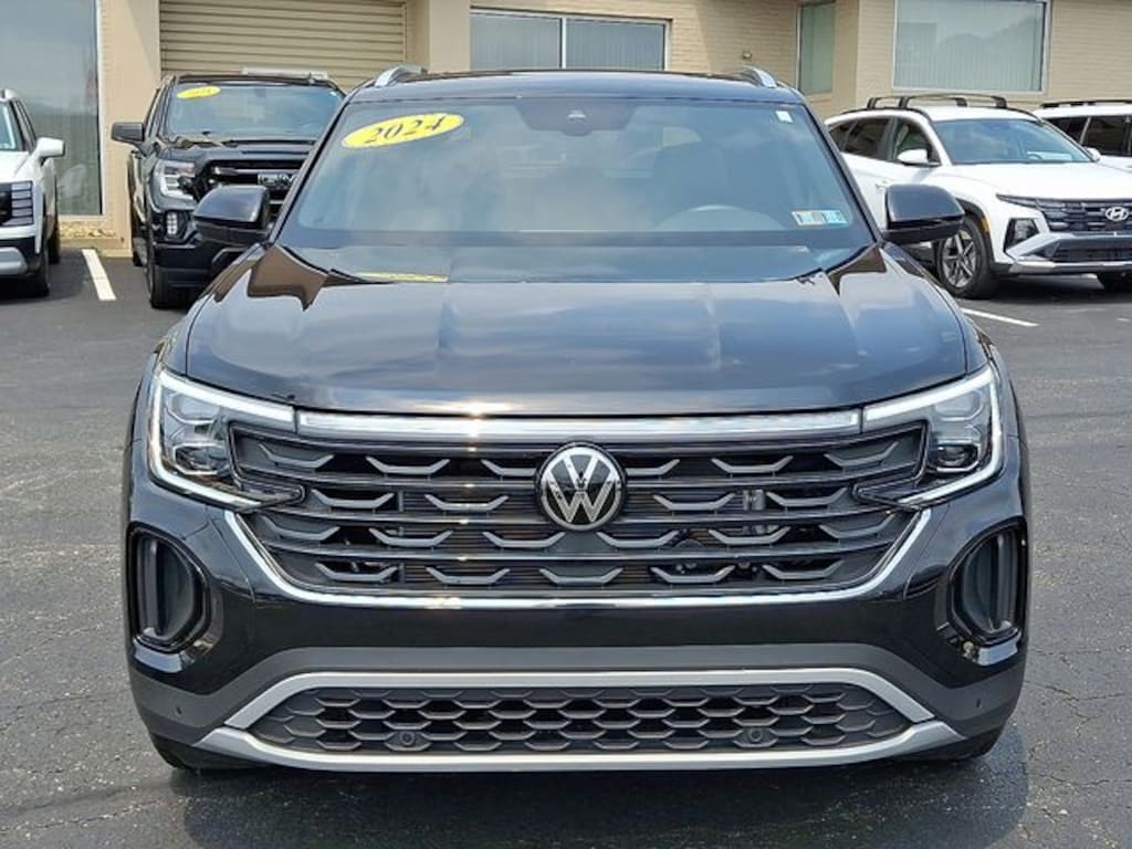 Used 2024 Volkswagen Atlas Cross Sport 2.0T SE w/Technology SUV
