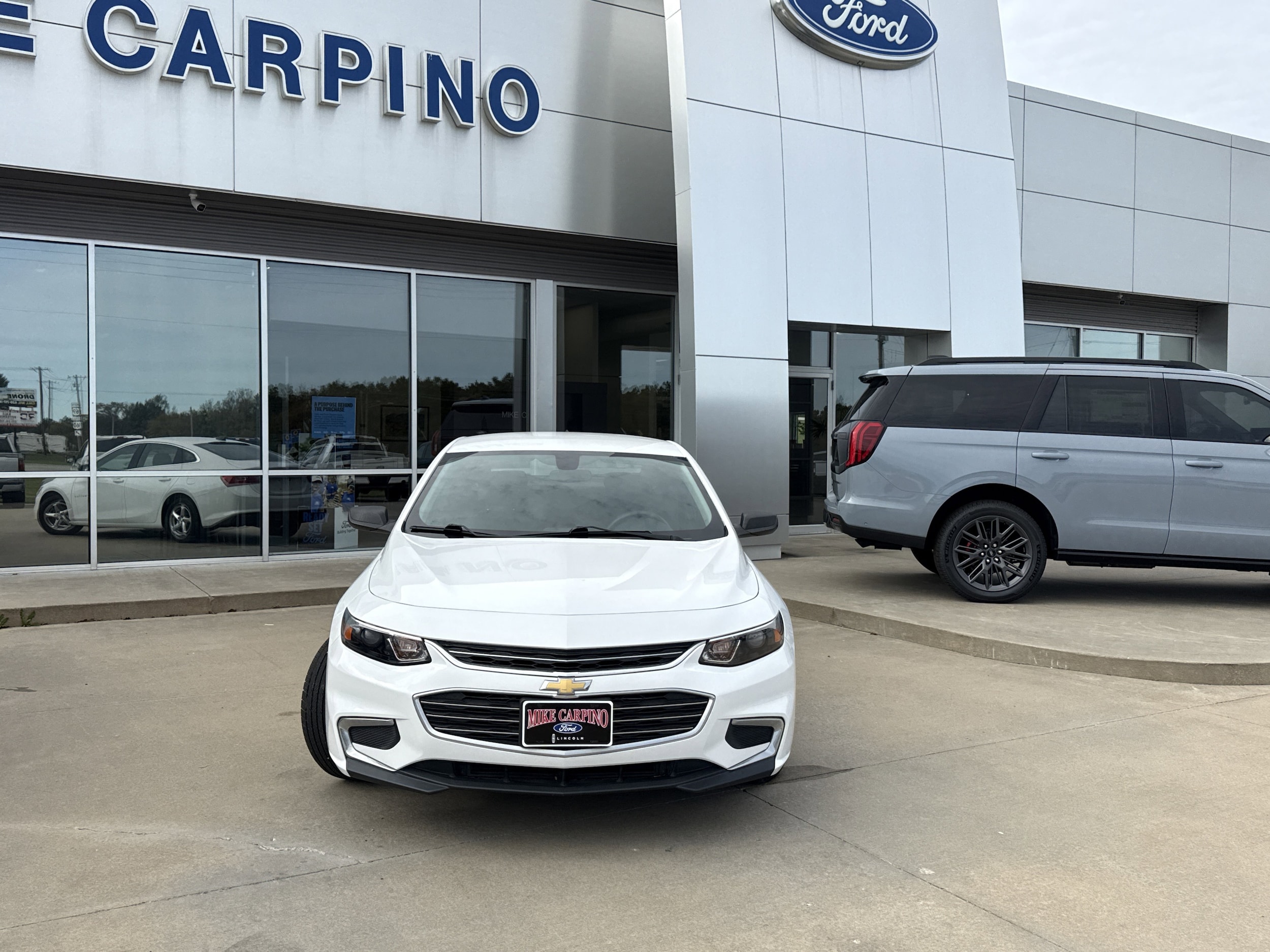 Used 2018 Chevrolet Malibu 1FL with VIN 1G1ZC5STXJF194532 for sale in Columbus, KS