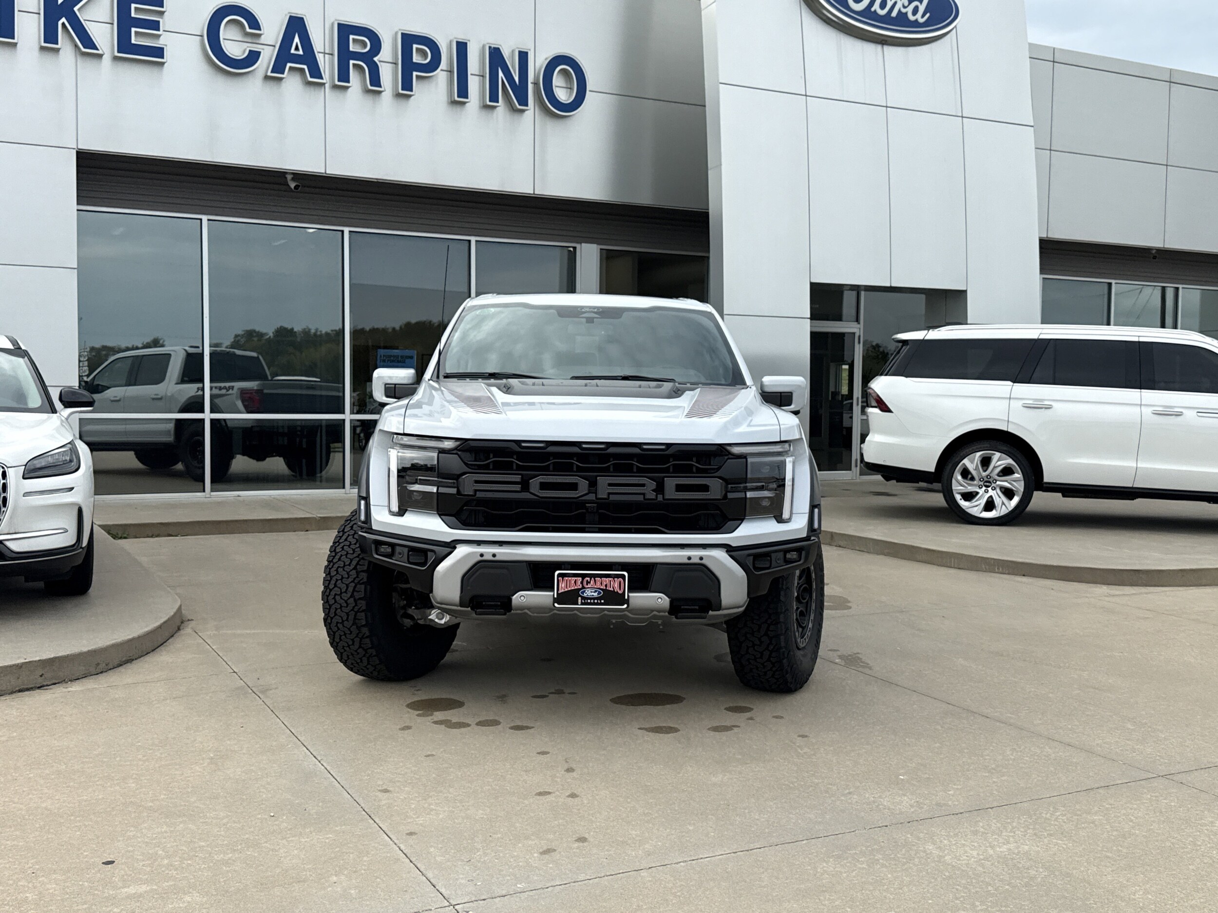 2025 Ford F-150 Raptor photo 2