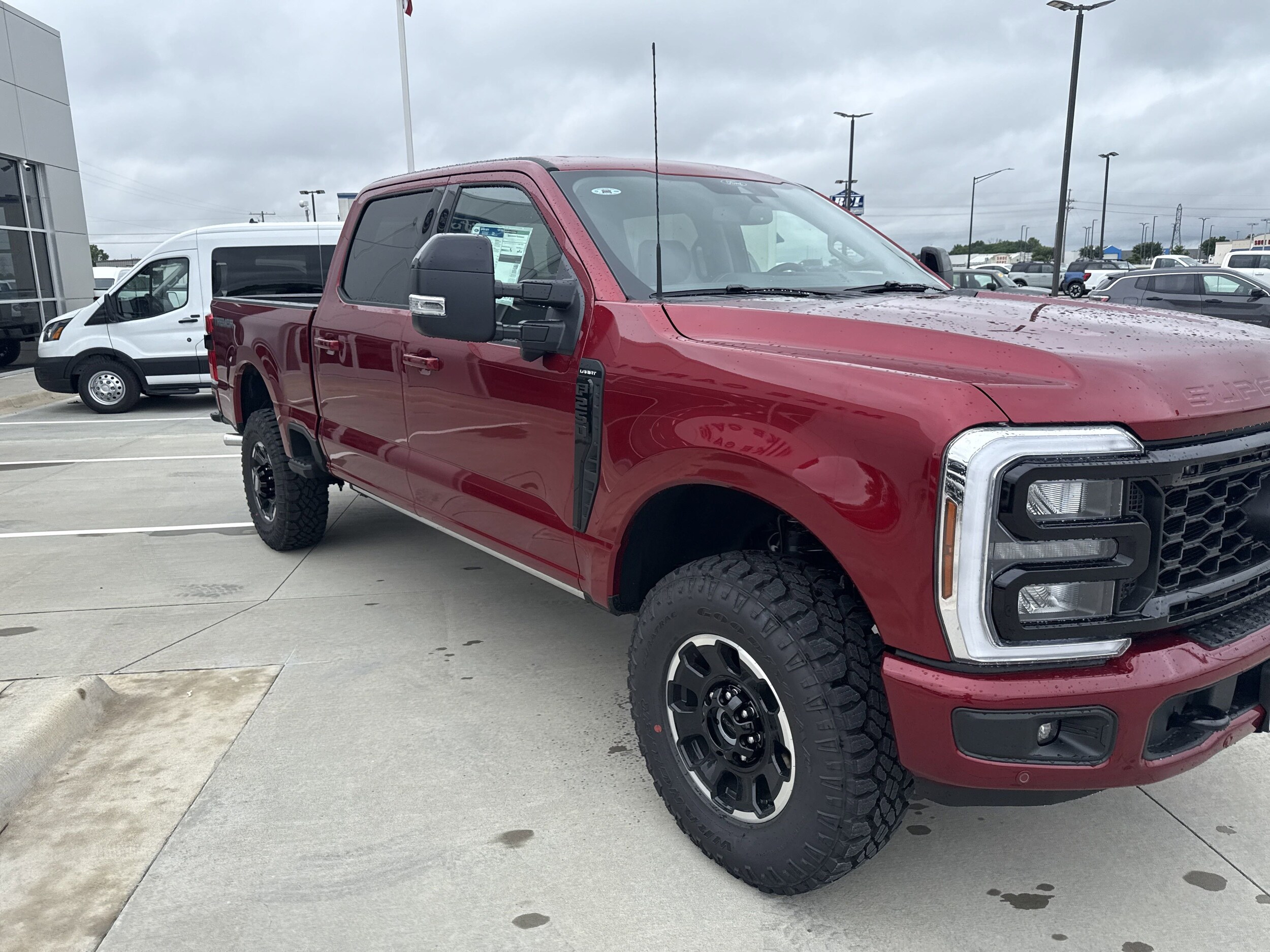 2025 Ford F-250 Lariat photo 4