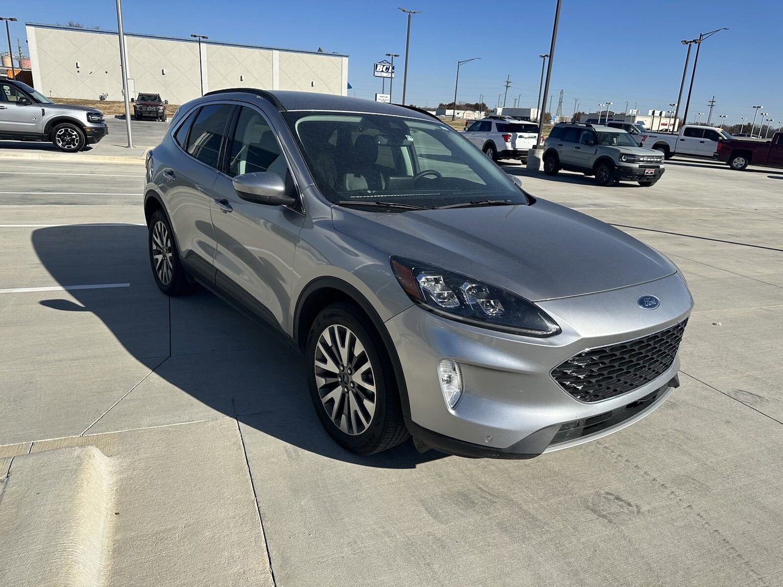 2022 Ford Escape Titanium photo 3