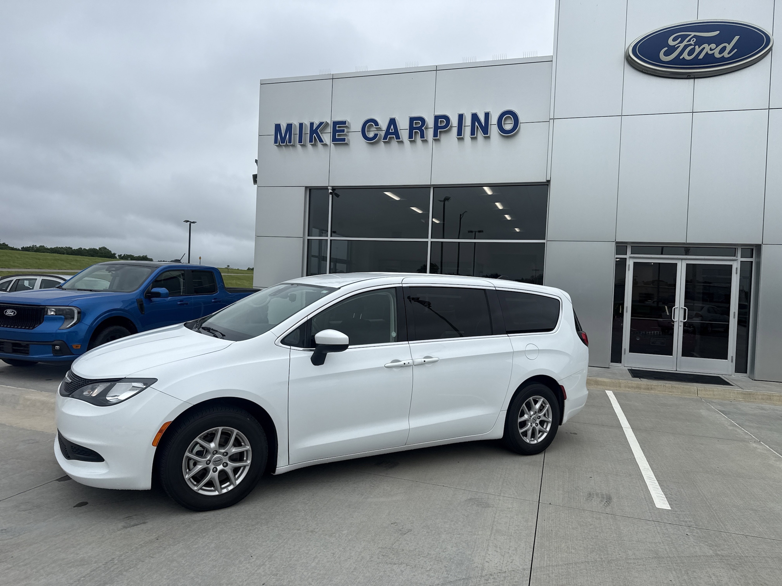 2023 Chrysler Voyager LX's photo