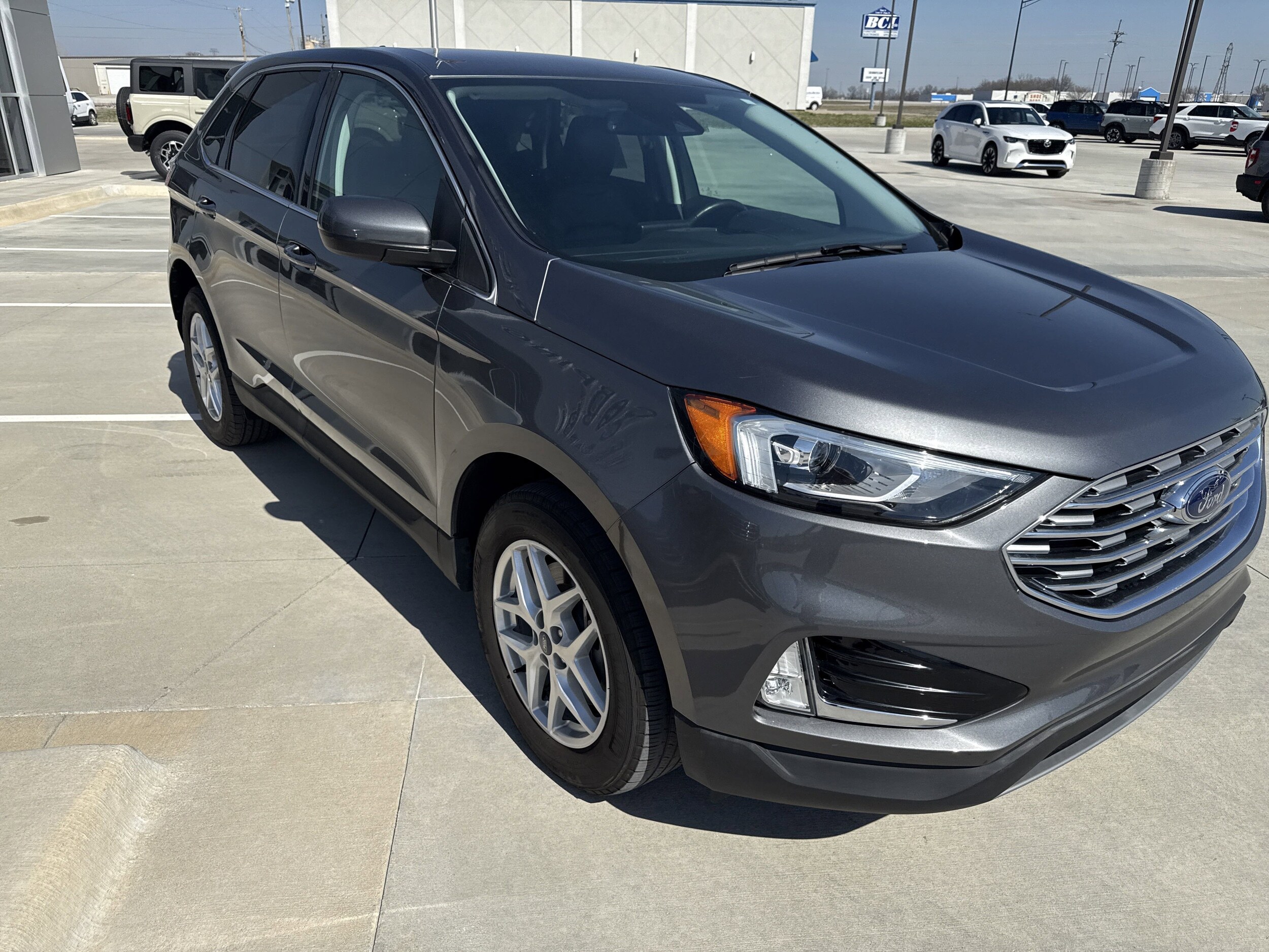 2022 Ford Edge SEL photo 4
