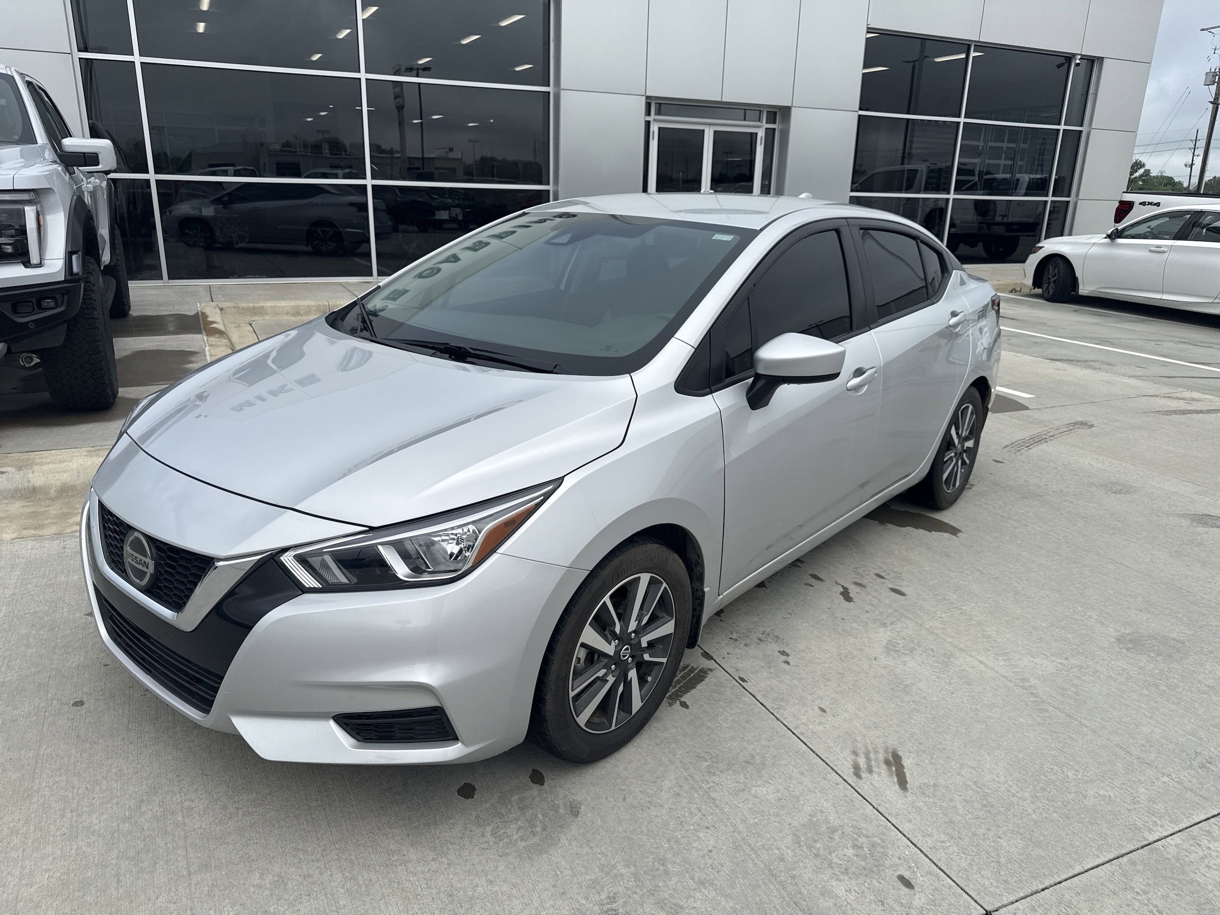 Used 2022 Nissan Versa Sedan SV with VIN 3N1CN8EV1NL864747 for sale in Parsons, KS
