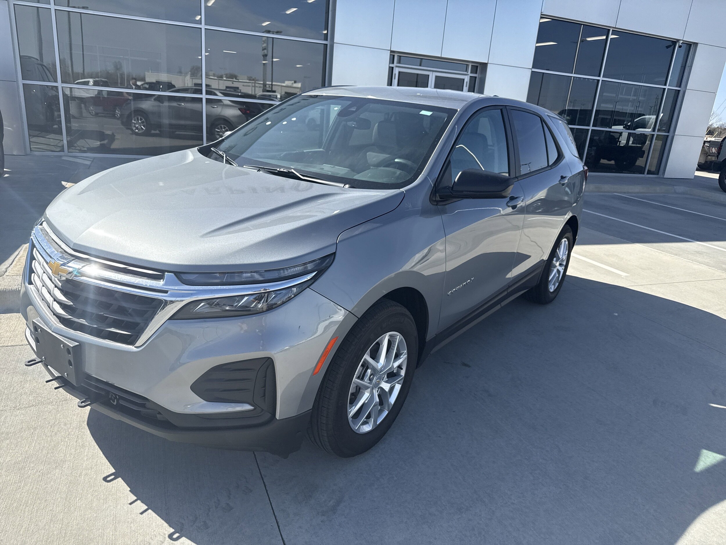 Used 2024 Chevrolet Equinox LS with VIN 3GNAXHEG4RL261868 for sale in Parsons, KS