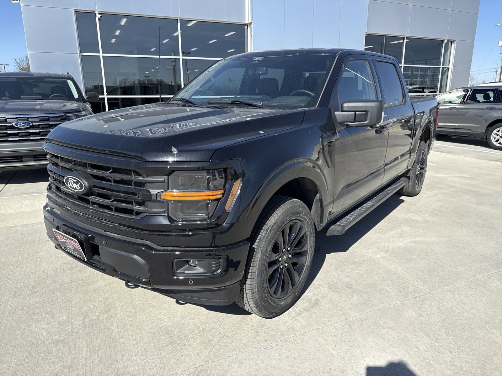 2025 Ford F-150 XLT photo 2