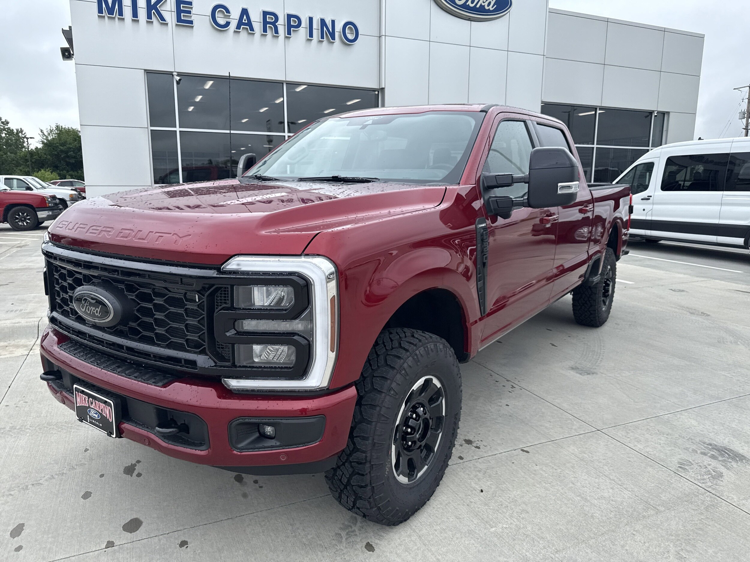 2025 Ford F-250 Lariat photo 2