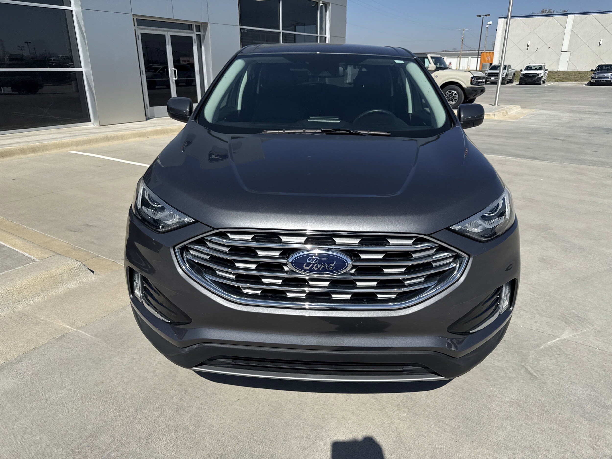 2022 Ford Edge SEL photo 3
