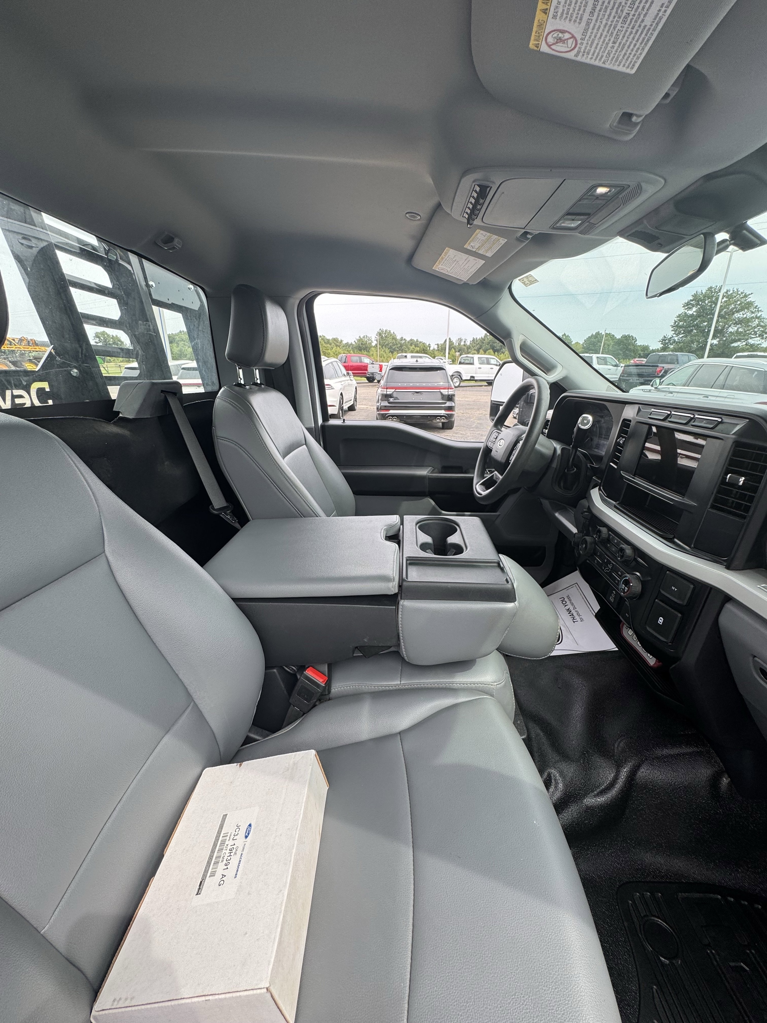 2024 Ford F-350 Super Duty Chassis Cab XL - Photo 23