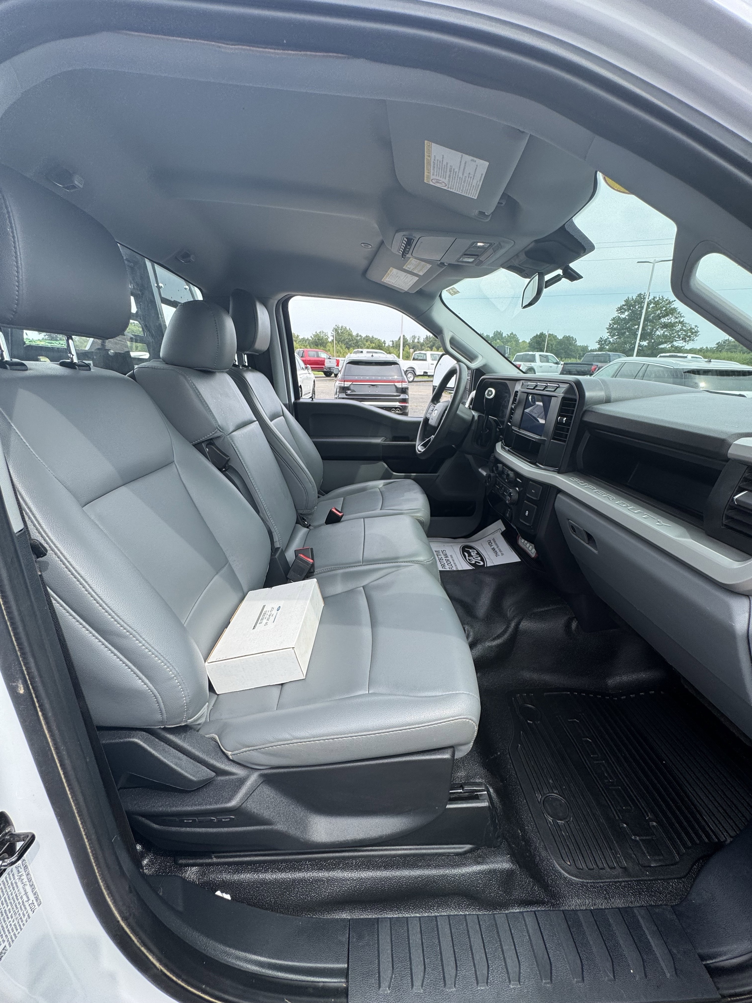 2024 Ford F-350 Super Duty Chassis Cab XL - Photo 21