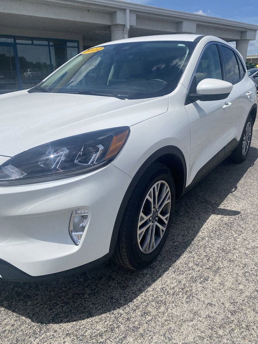 2022 Ford Escape SEL photo 2