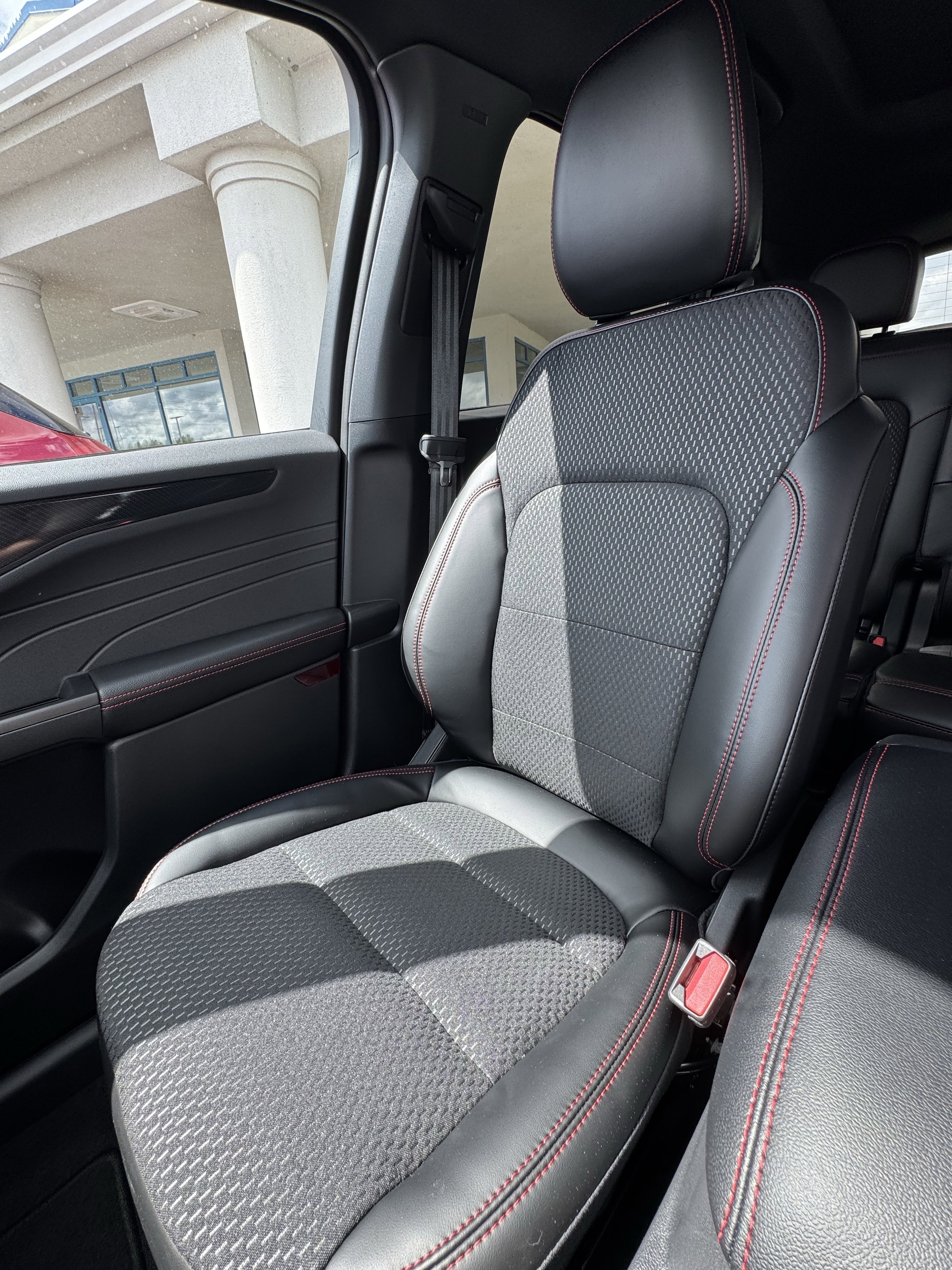 2026 Ford Escape ST-Line - Photo 15