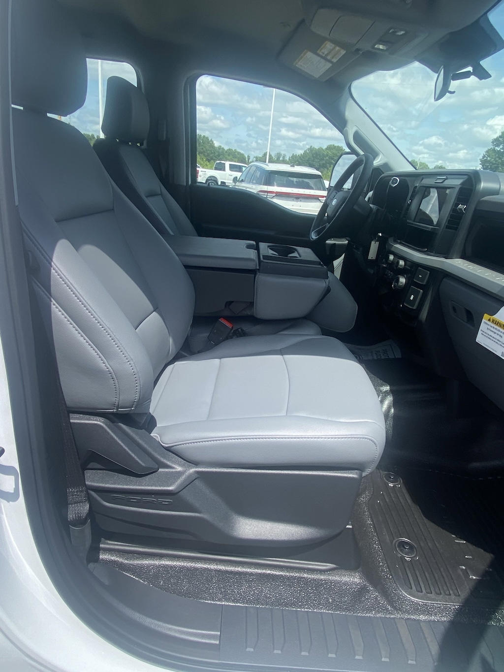 2025 Ford F-250 XL photo 4