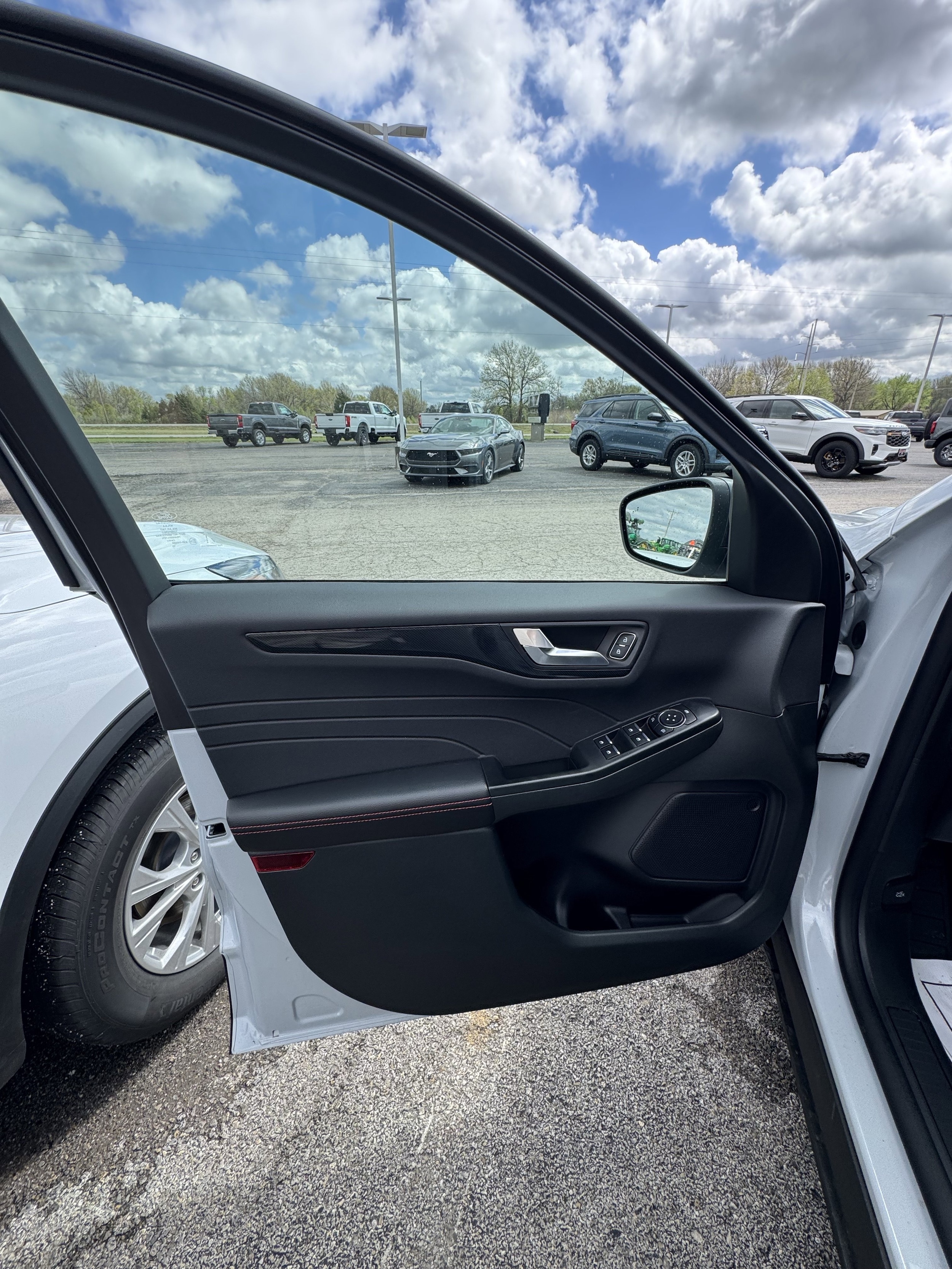 2026 Ford Escape ST-Line - Photo 9
