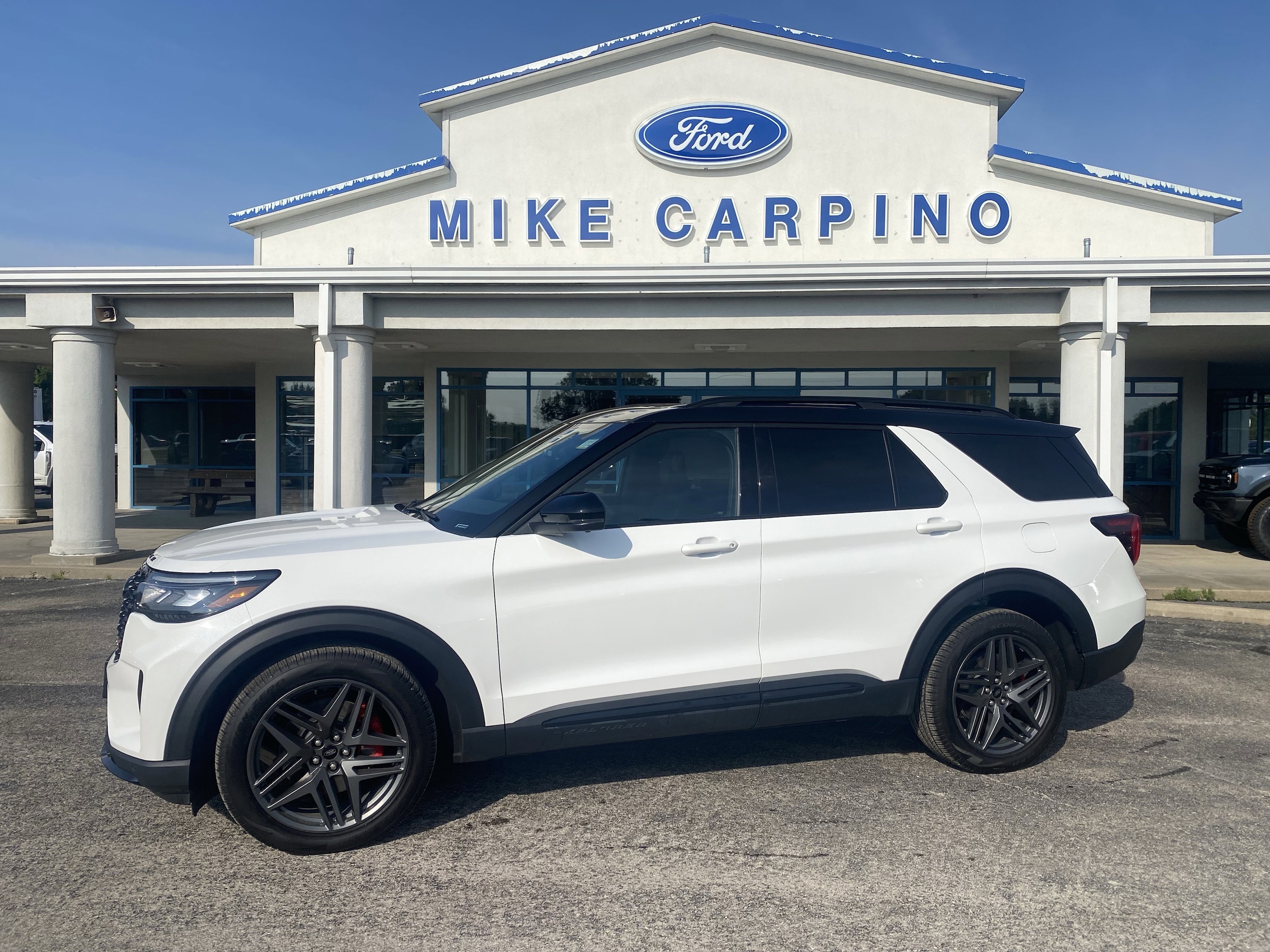 2025 Ford Explorer ST's photo