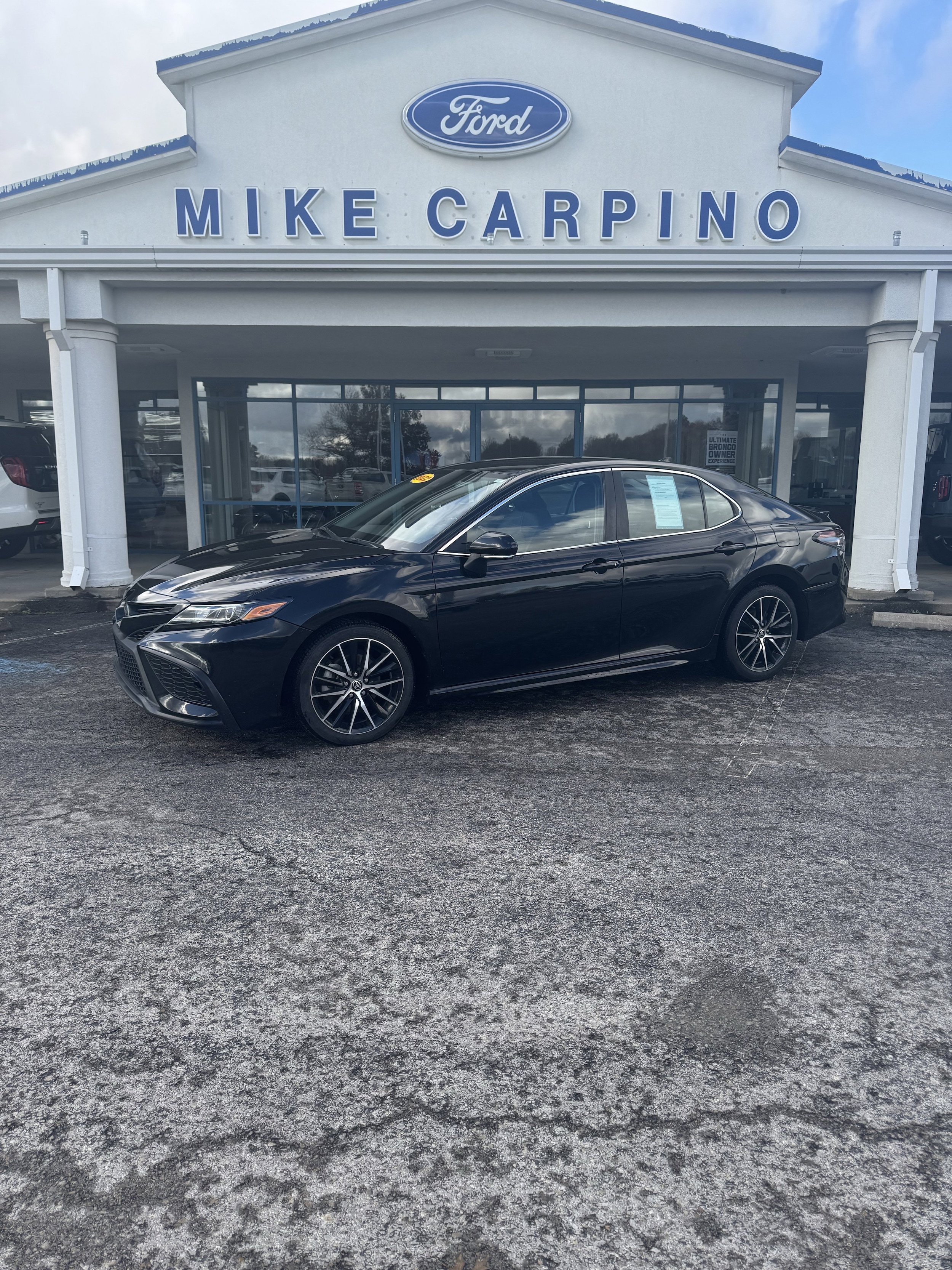 2022 Toyota Camry SE Nightshade's photo