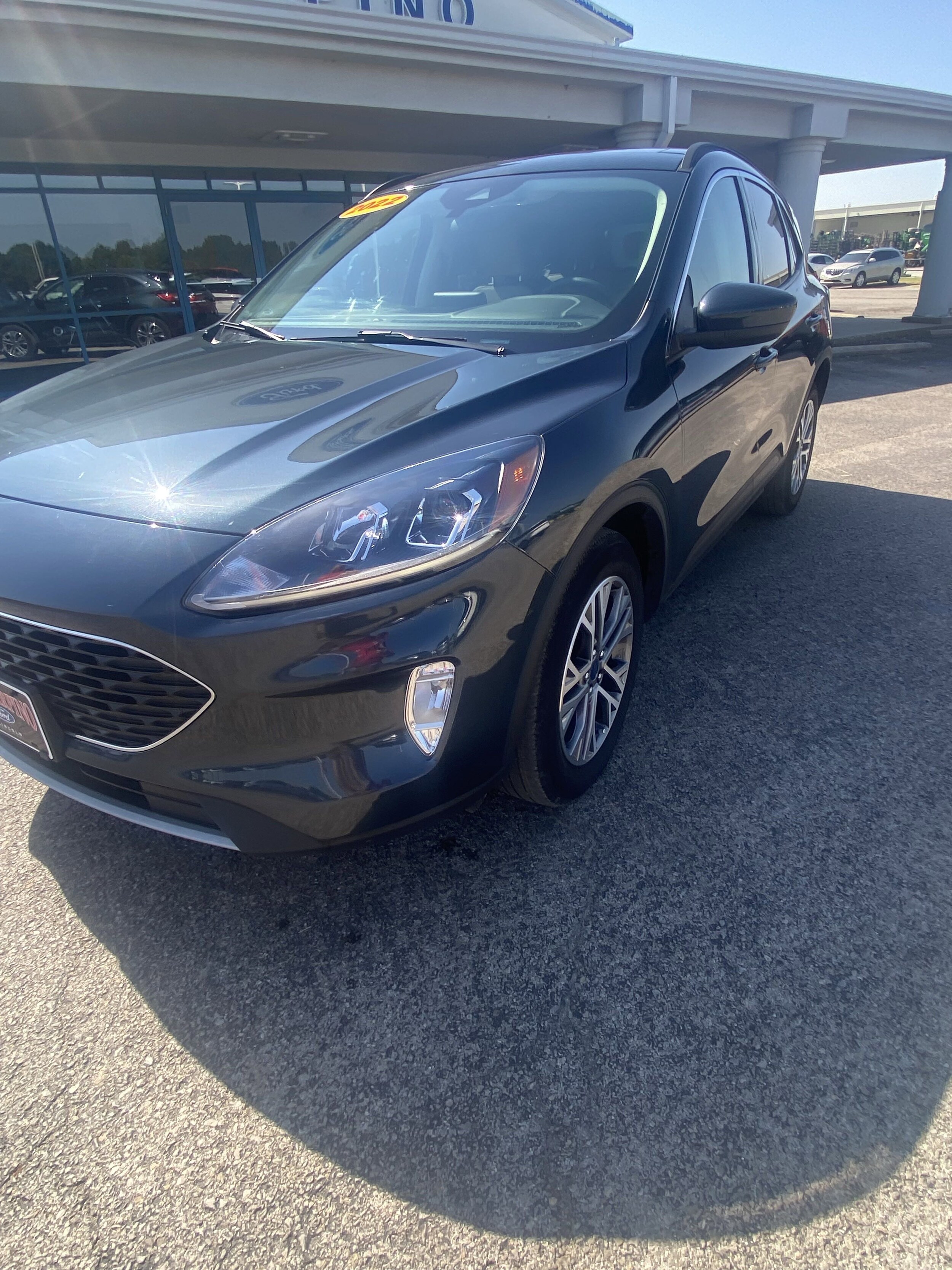 2022 Ford Escape SEL photo 2