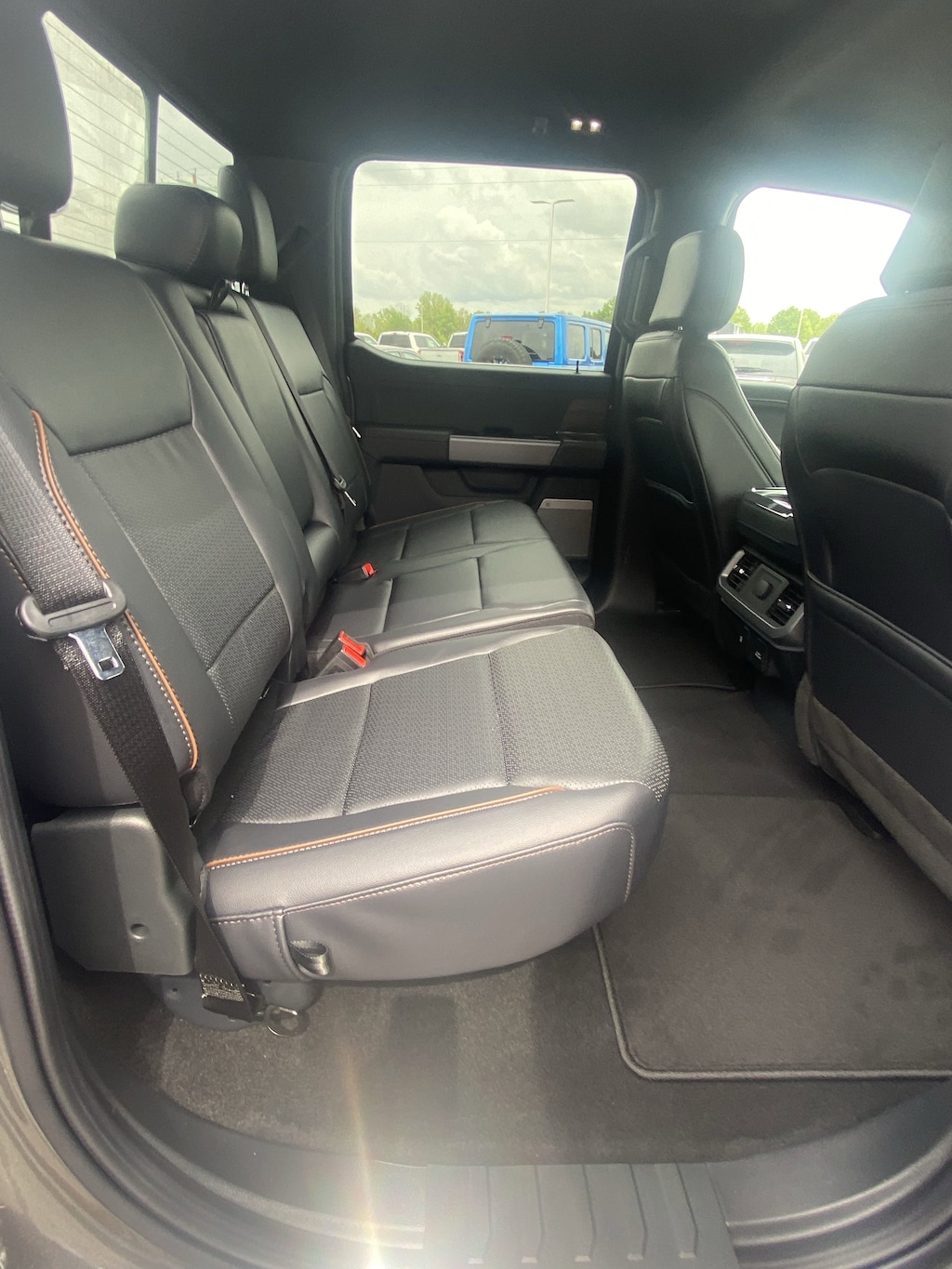 2025 Ford F-150 Lariat photo 3