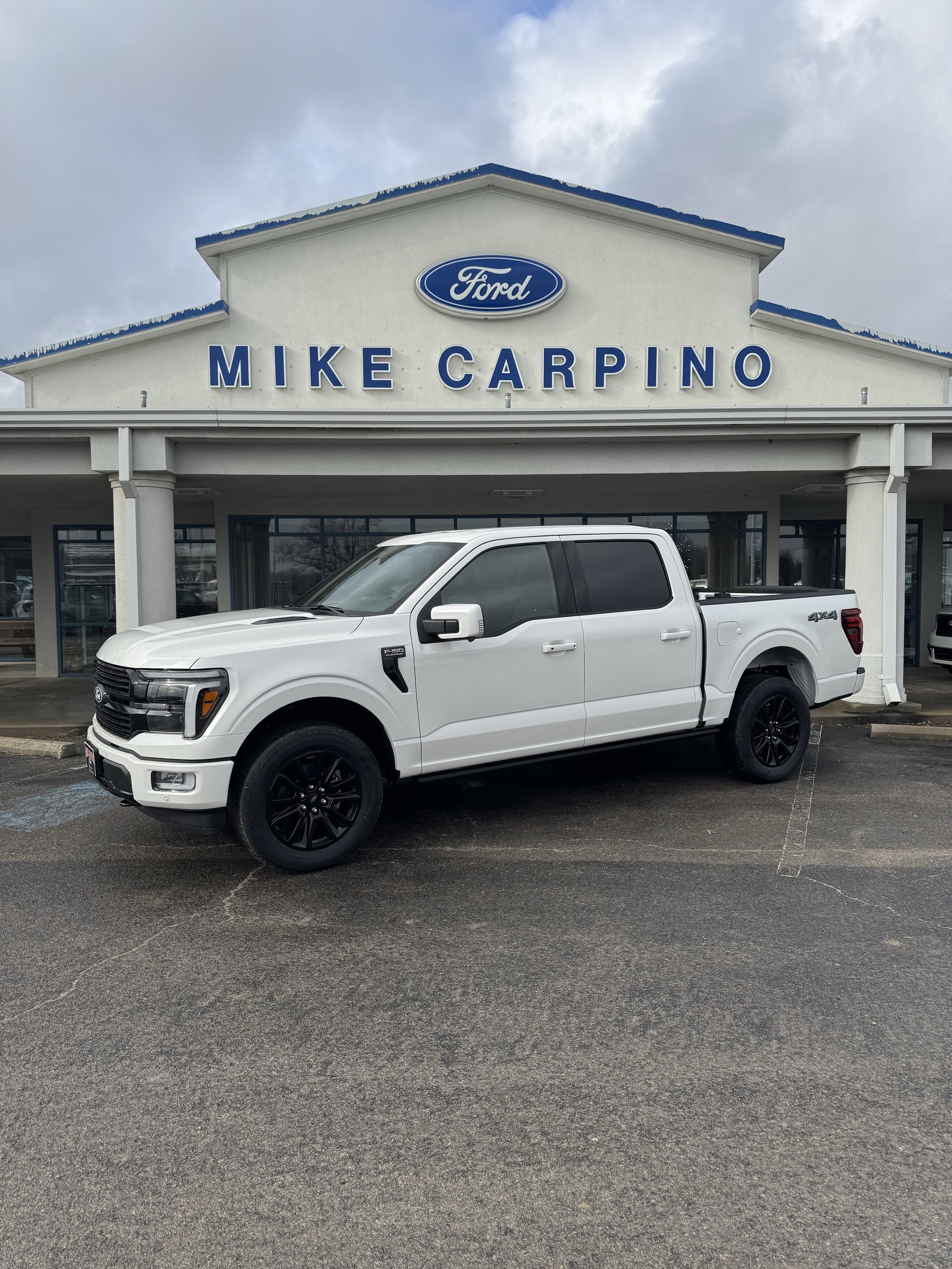 2025 Ford F-150 Platinum's photo
