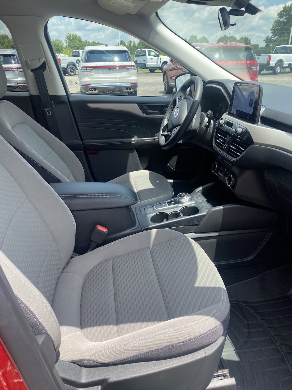 2022 Ford Escape SE photo 2