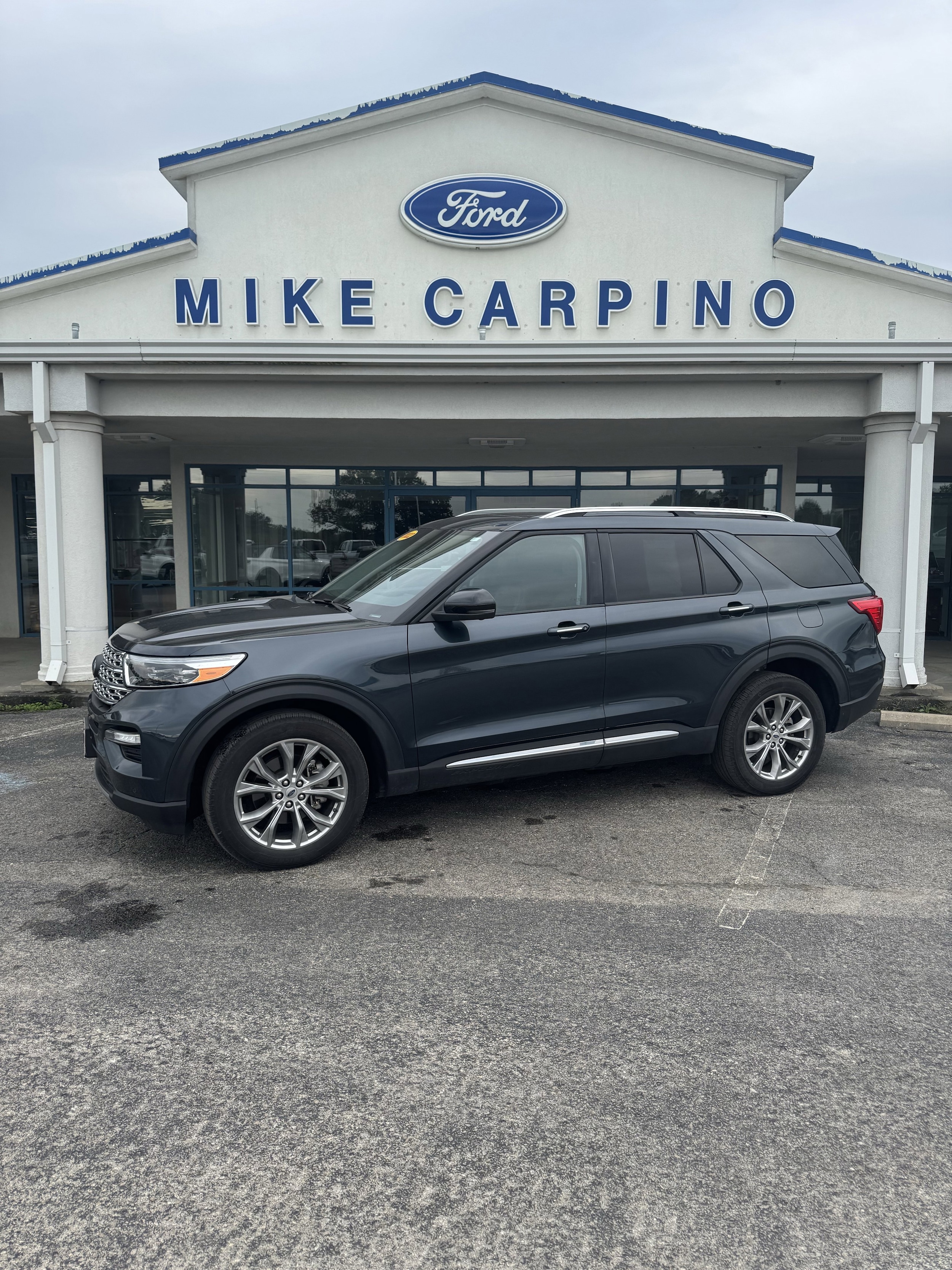 2022 Ford Explorer Limited's photo