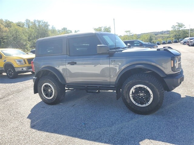 2022 Ford Bronco Outer Banks photo 3