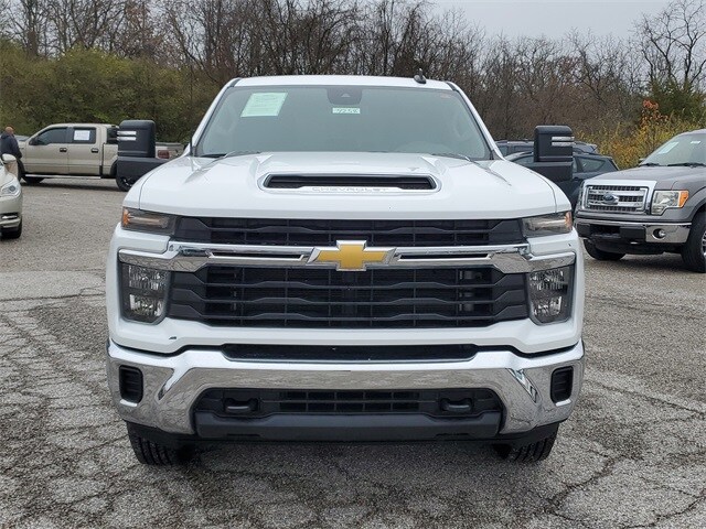 2024 Chevrolet Silverado 2500HD LT photo 2