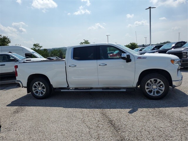 2023 Chevrolet Silverado 1500 LTZ photo 3