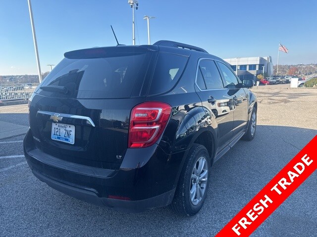 2017 Chevrolet Equinox LT photo 4