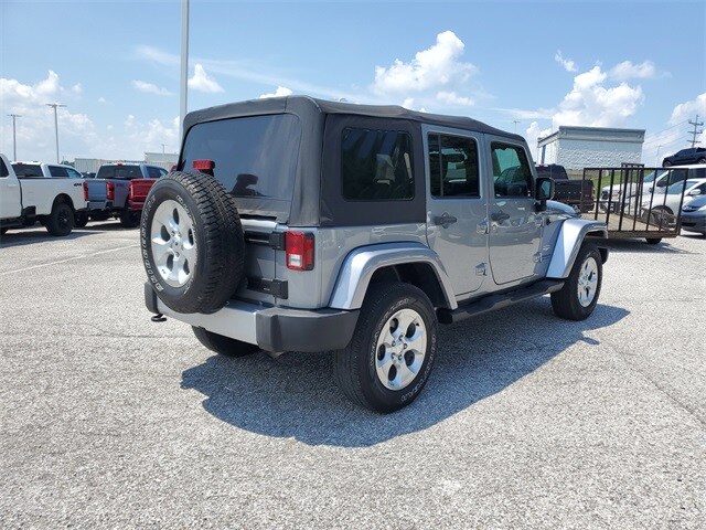 2015 Jeep Wrangler Unlimited Sahara photo 4