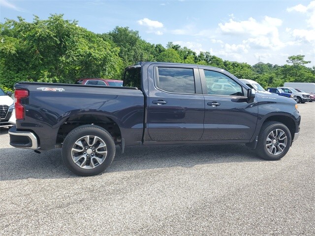 2022 Chevrolet Silverado 1500 LT photo 3