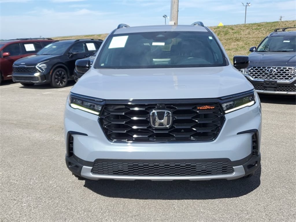 Used 2025 Honda Pilot TrailSport SUV