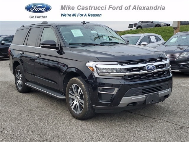2023 Ford Expedition Limited's photo