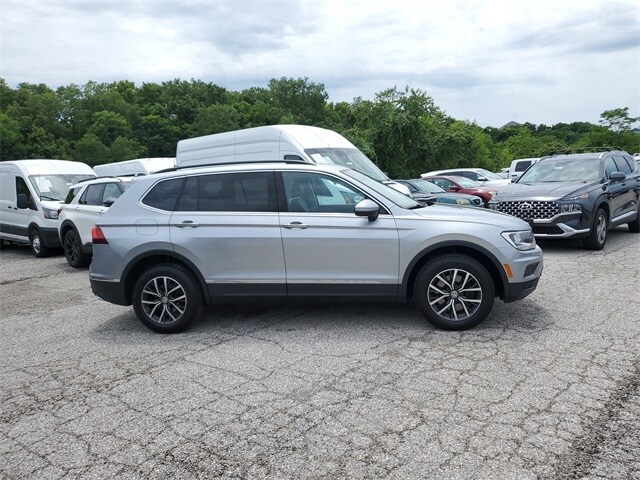 2020 Volkswagen Tiguan SE photo 2