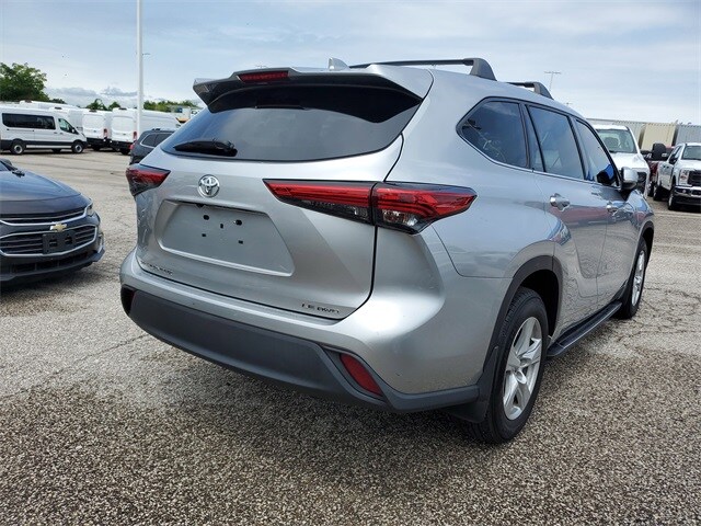 2021 Toyota Highlander LE photo 4