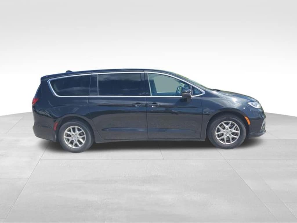 Used 2023 Chrysler Pacifica Touring L Van Passenger Van