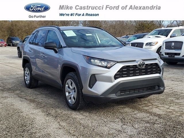 2020 Toyota RAV4 LE's photo