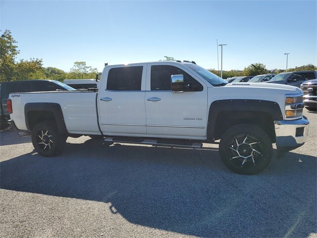 2015 Chevrolet Silverado 3500HD LTZ photo 3