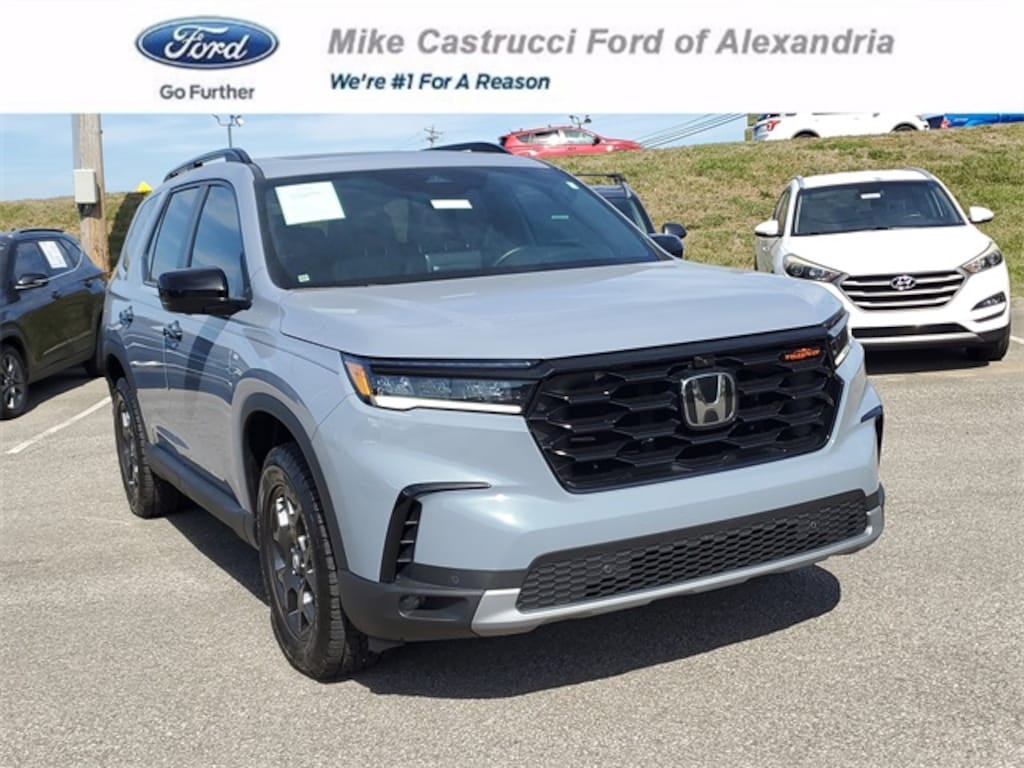 Used 2025 Honda Pilot TrailSport SUV