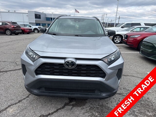 2020 Toyota RAV4 LE photo 2