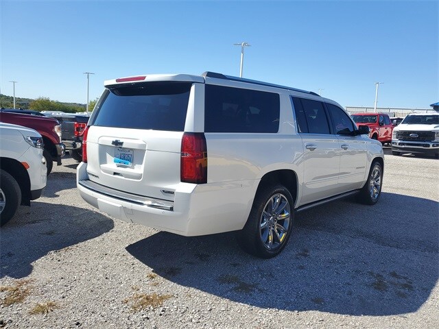 2017 Chevrolet Suburban Premier photo 4
