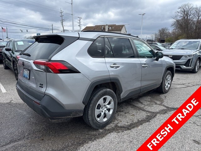 2020 Toyota RAV4 LE photo 4