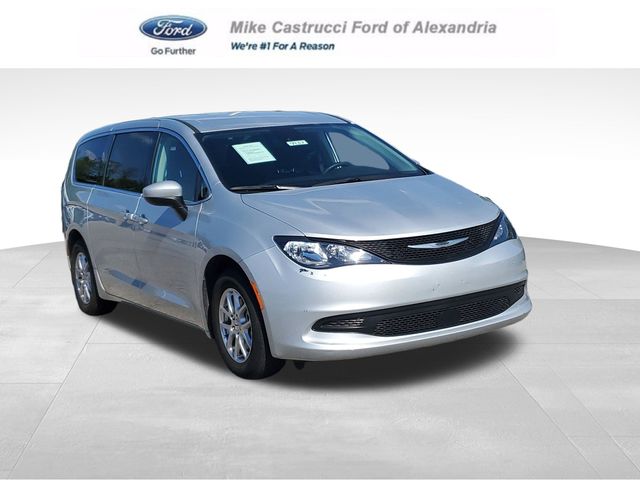 2023 Chrysler Voyager LX's photo