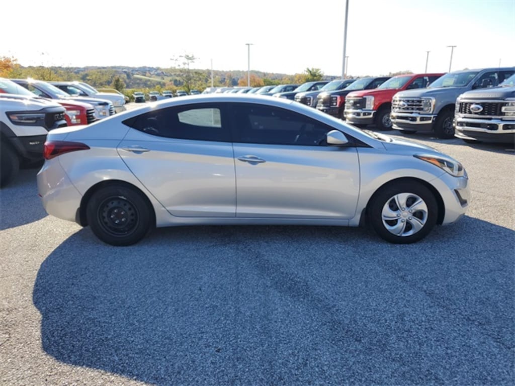 Used 2016 Hyundai Elantra SE Sedan