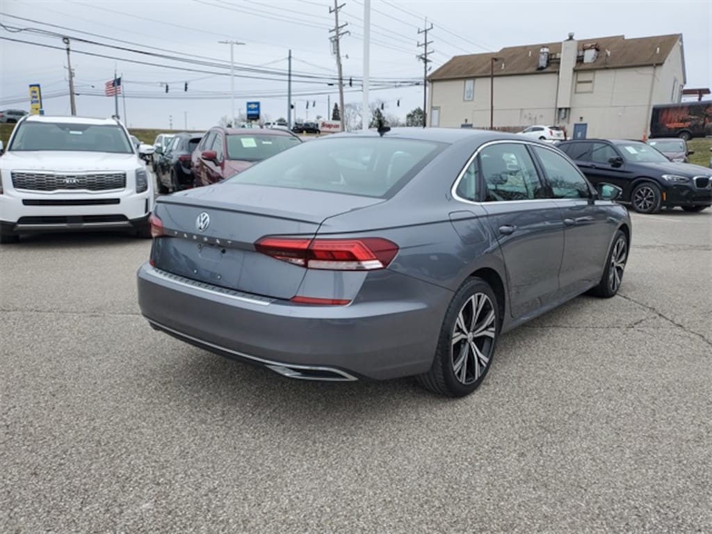 Used 2022 Volkswagen Passat 2.0T SE Sedan