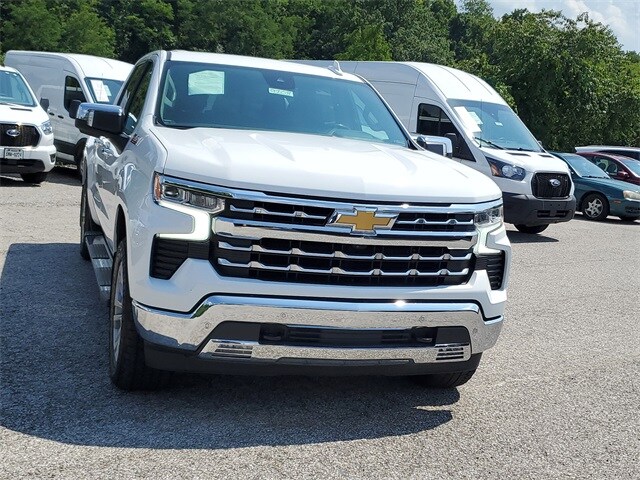 2023 Chevrolet Silverado 1500 LTZ photo 2