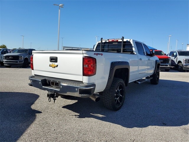 2015 Chevrolet Silverado 3500HD LTZ photo 4