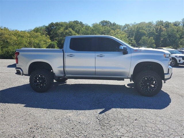 2020 Chevrolet Silverado 1500 LT photo 2
